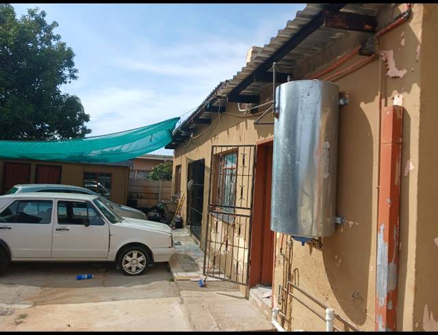 4 BEDROOM HOUSE FOR SALE IN SESHEGO B